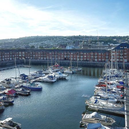 Elegant And Bright Seaside Apt In Swansea Marina Bagian luar foto