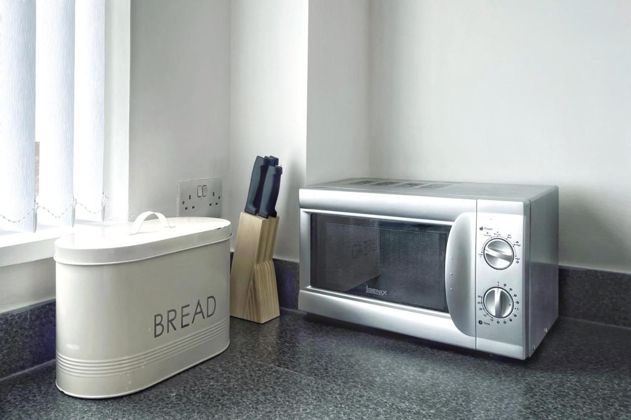 Elegant And Bright Seaside Apt In Swansea Marina Bagian luar foto