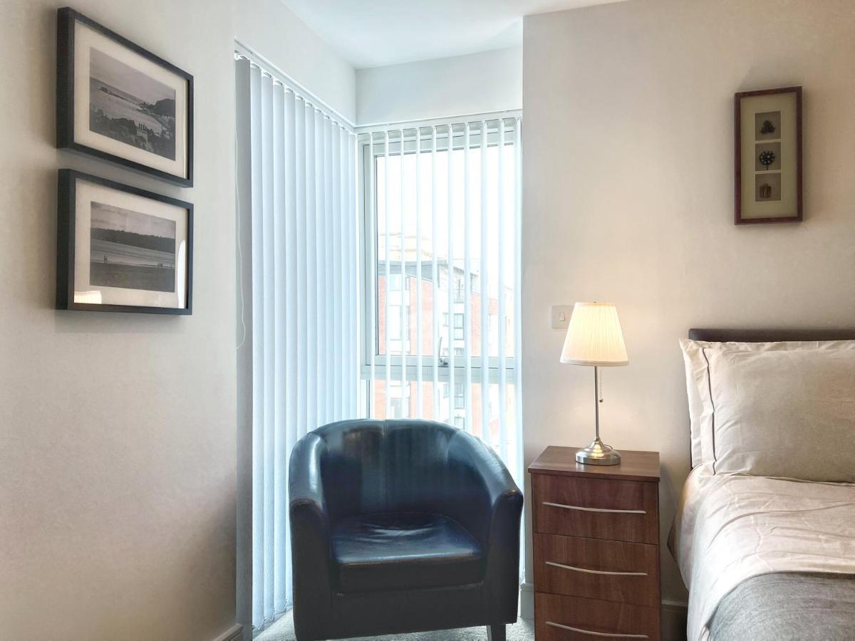 Elegant And Bright Seaside Apt In Swansea Marina Bagian luar foto