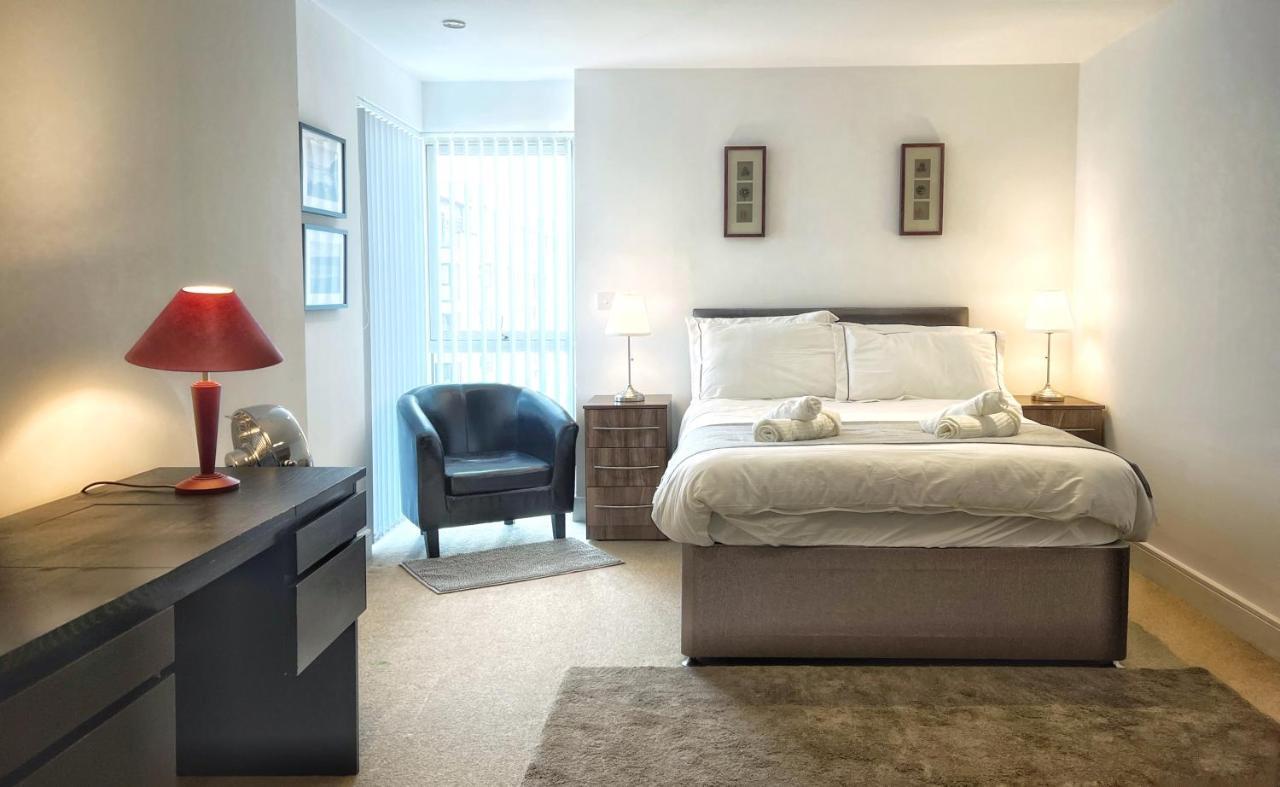 Elegant And Bright Seaside Apt In Swansea Marina Bagian luar foto