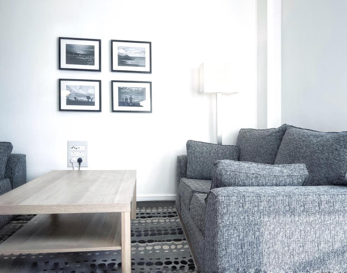 Elegant And Bright Seaside Apt In Swansea Marina Bagian luar foto