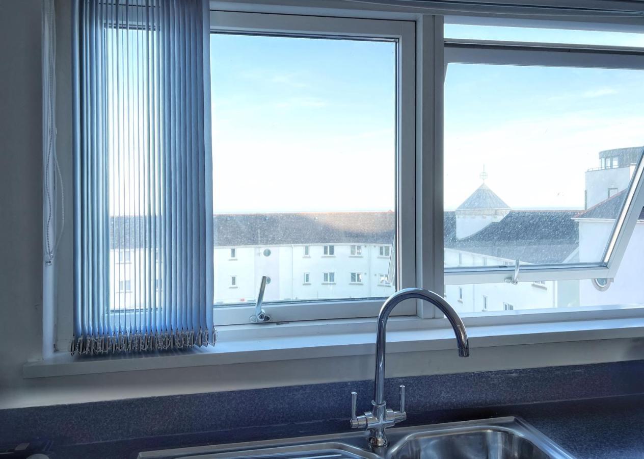 Elegant And Bright Seaside Apt In Swansea Marina Bagian luar foto