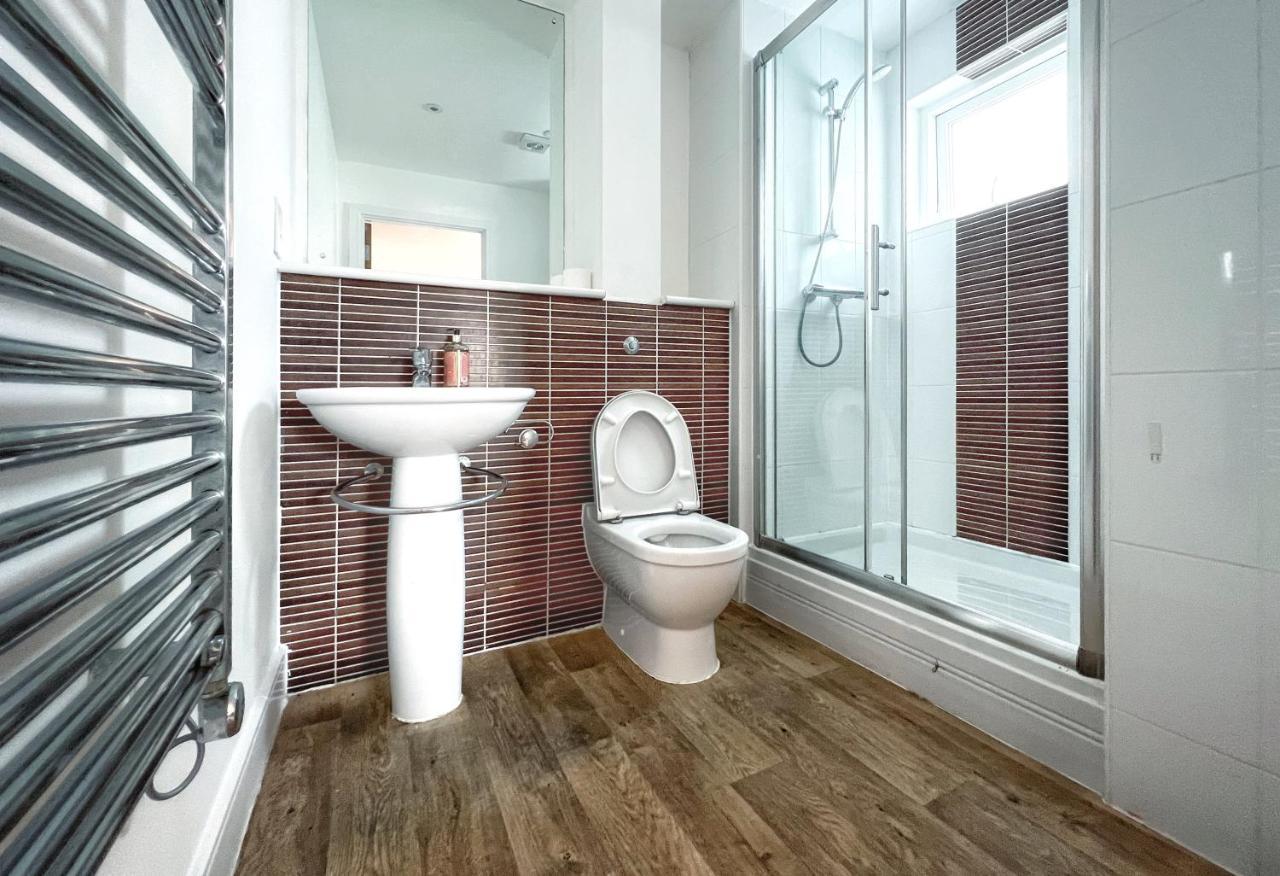 Elegant And Bright Seaside Apt In Swansea Marina Bagian luar foto